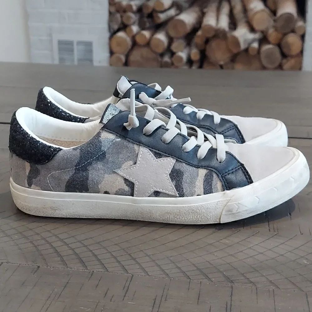 Vintage Havana Gail Camo Sneakers Sz 7.5